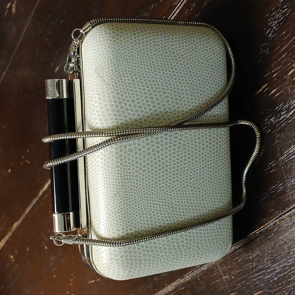 DVF Tonda Python hard shell clasp clutch w/Chain strap pink/silver - Picture 2 of 5